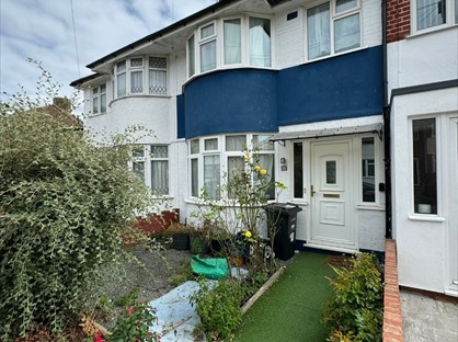 3 Bed Terraced House, Maypole Crescent, IG6