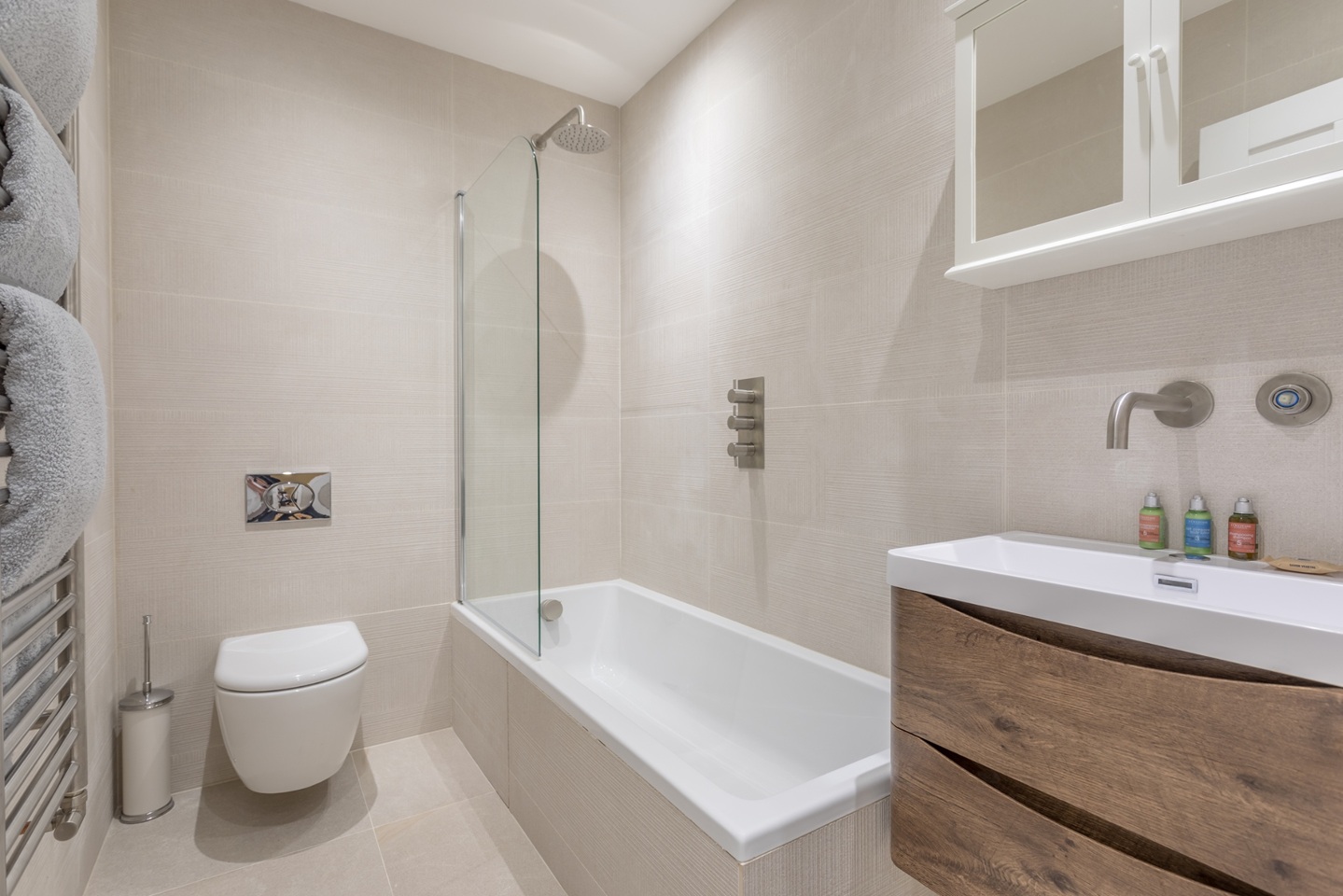 1 Bed Flat, Princes Square, W2 photo 4