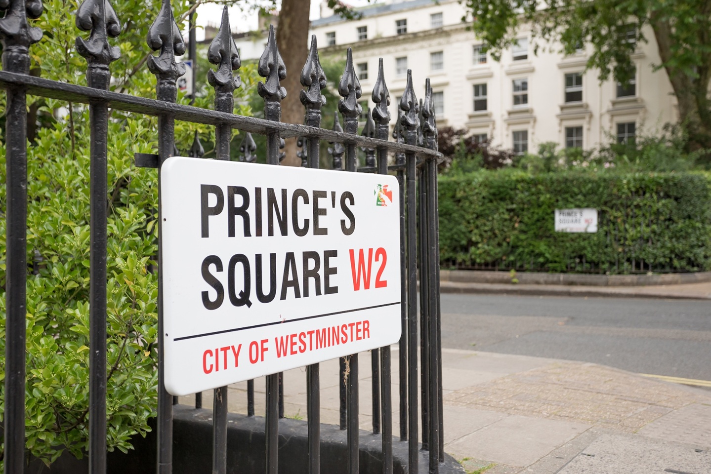 1 Bed Flat, Princes Square, W2 photo 5