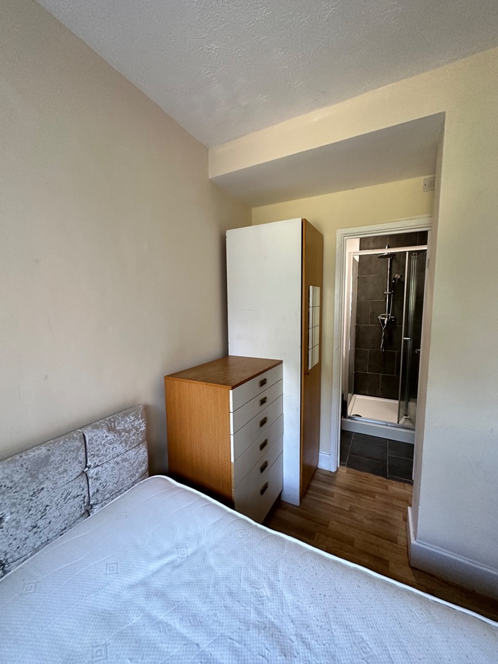 Room in a Shared House, King St, NG9 photo 4