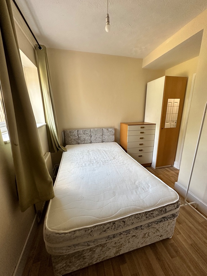 Room in a Shared House, King St, NG9