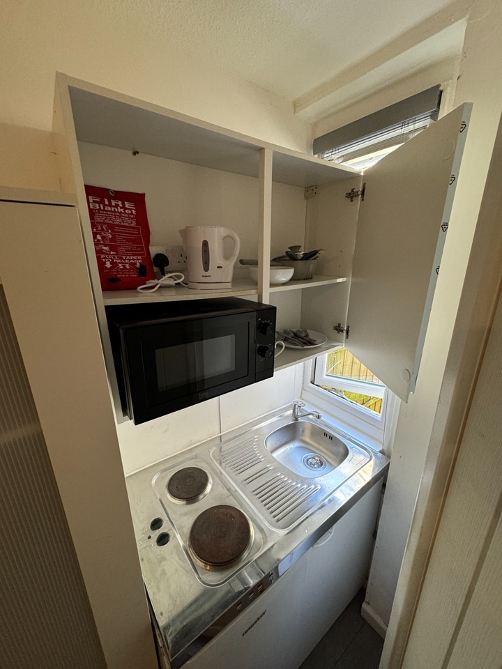 Studio Flat, Bedford Place, BN1 photo 5
