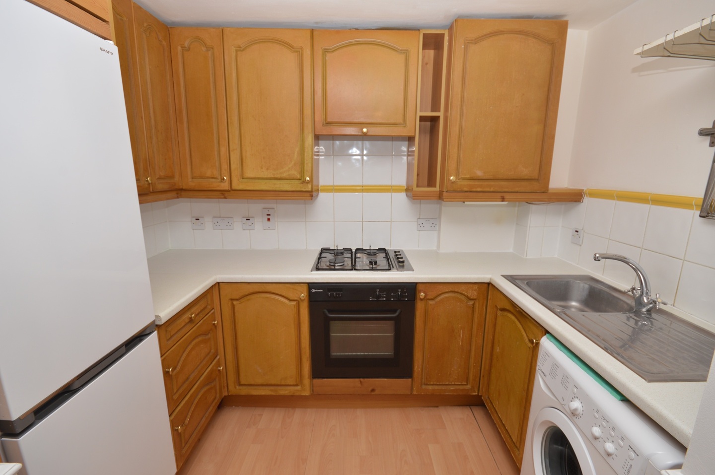 1 Bed Flat, Mile End Road, E1 photo 4