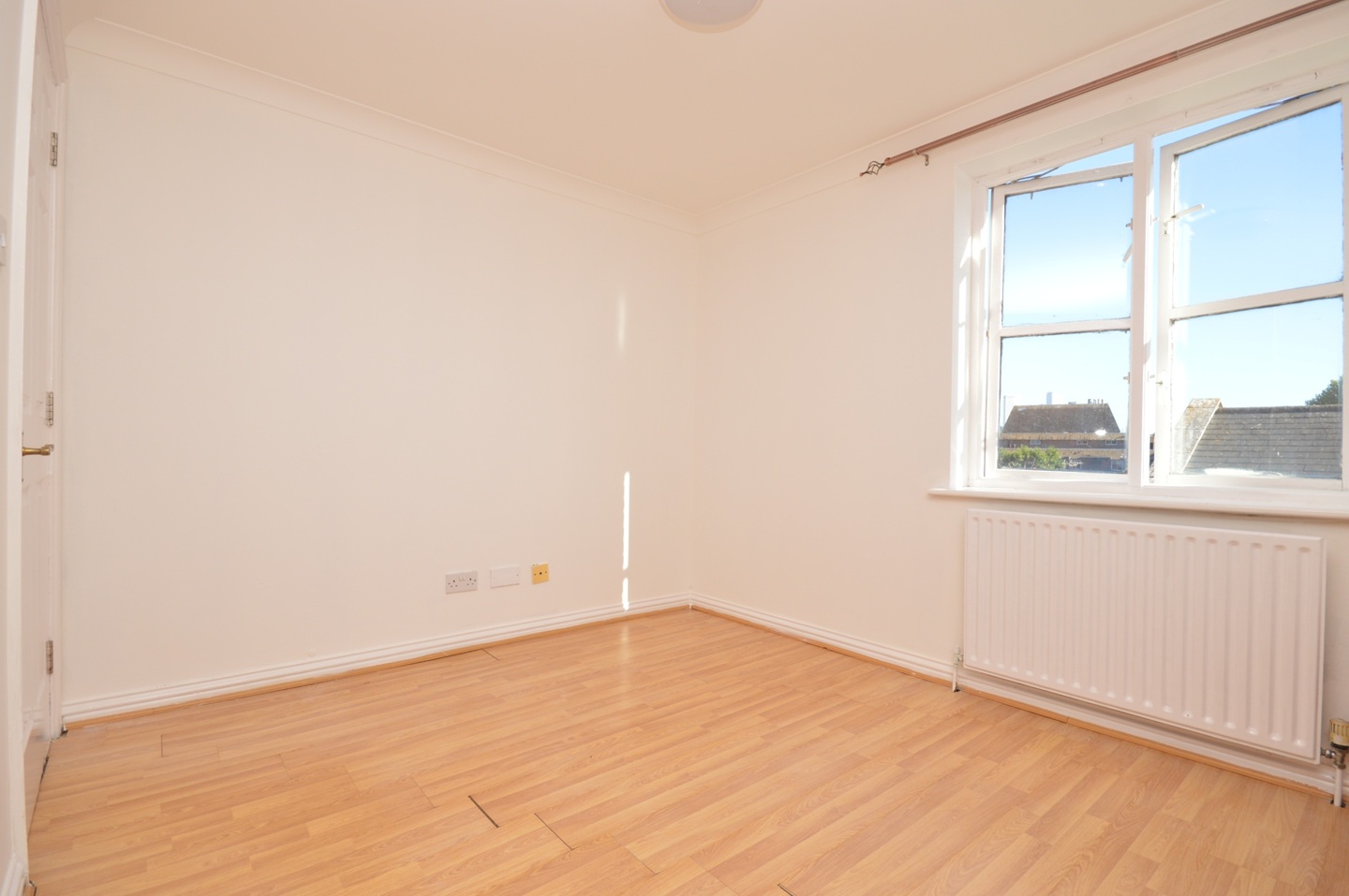 1 Bed Flat, Mile End Road, E1 photo 5