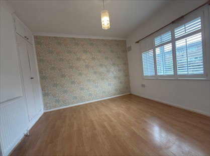 3 Bed Terraced House, Newton Road, IG7