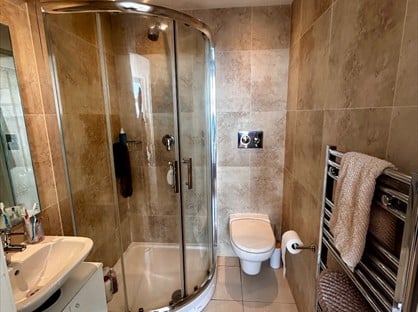 Room in a Shared Flat, Winston Way, IG1