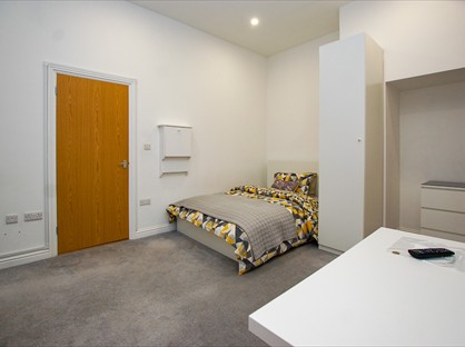 Studio Flat, Victoria Road South, PO5