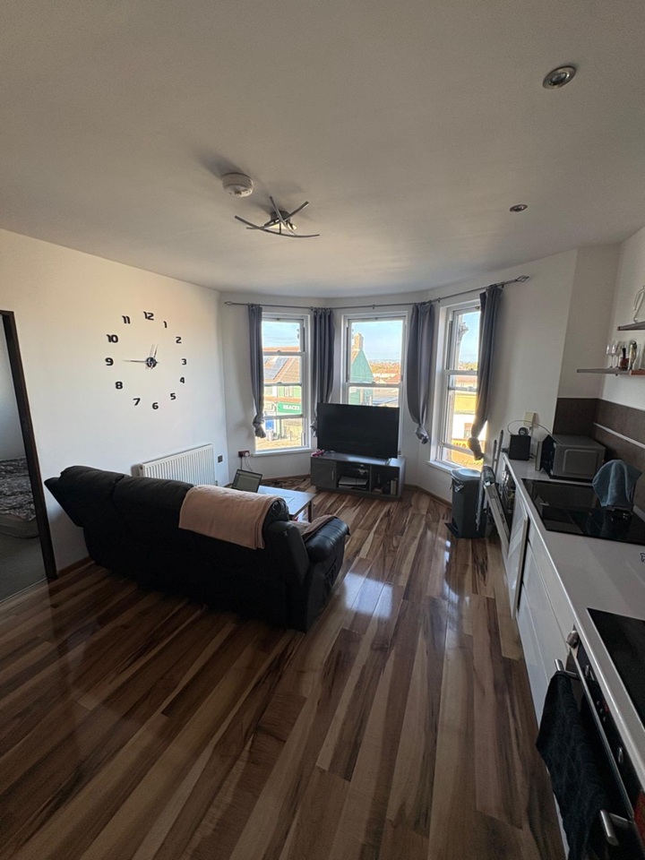 1 Bed Flat, Wells Road, BS4 photo 4