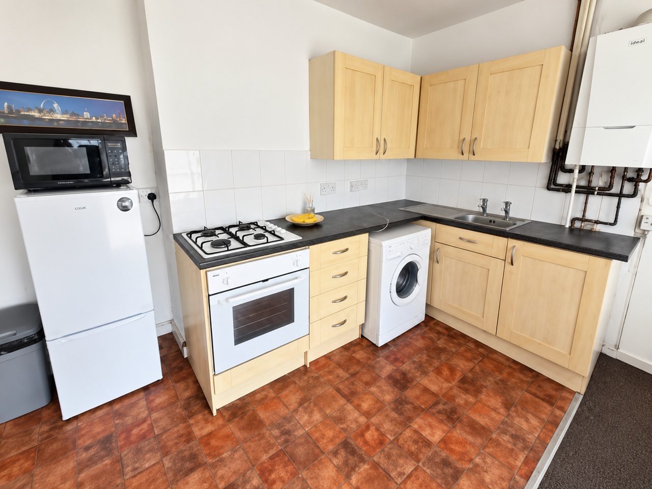 1 Bed Flat, Hall Lane, L7 photo 3
