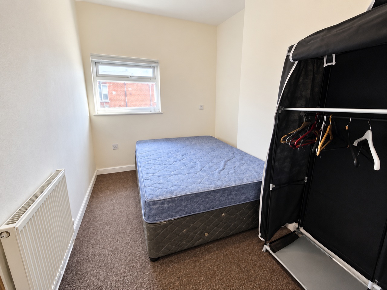 1 Bed Flat, Hall Lane, L7 photo 4