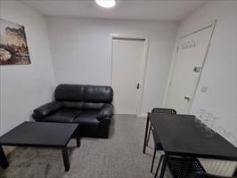 1 Bed Flat, Sheil Road, L6 photo 2