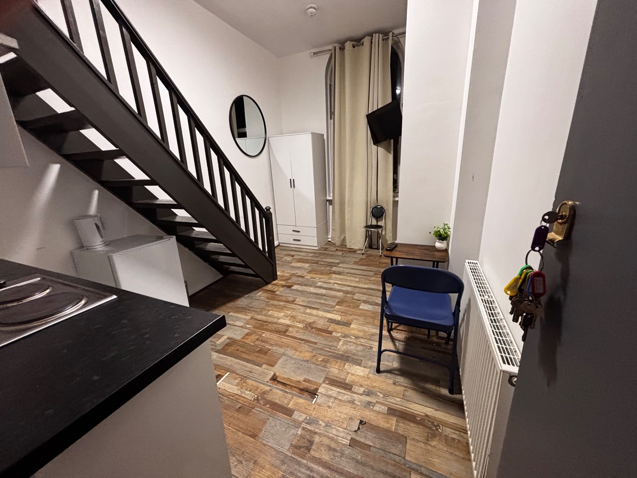 Studio Flat, Malvern Road, NW6 photo 2