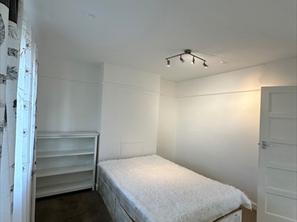 Room in a Shared House, The Parade, TW16