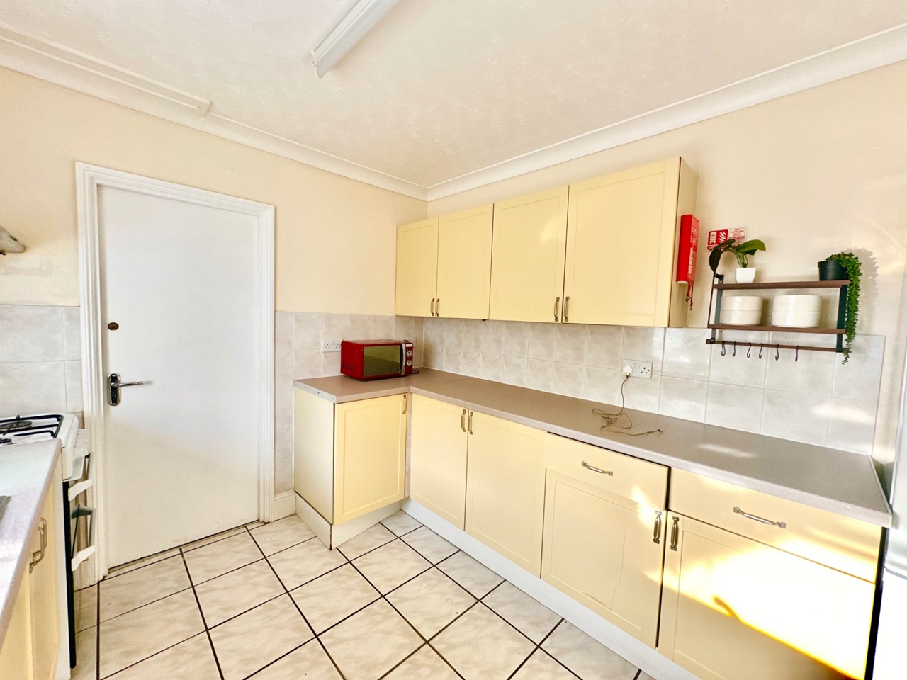 3 Bed Flat, Milton Road, SO15 photo 3