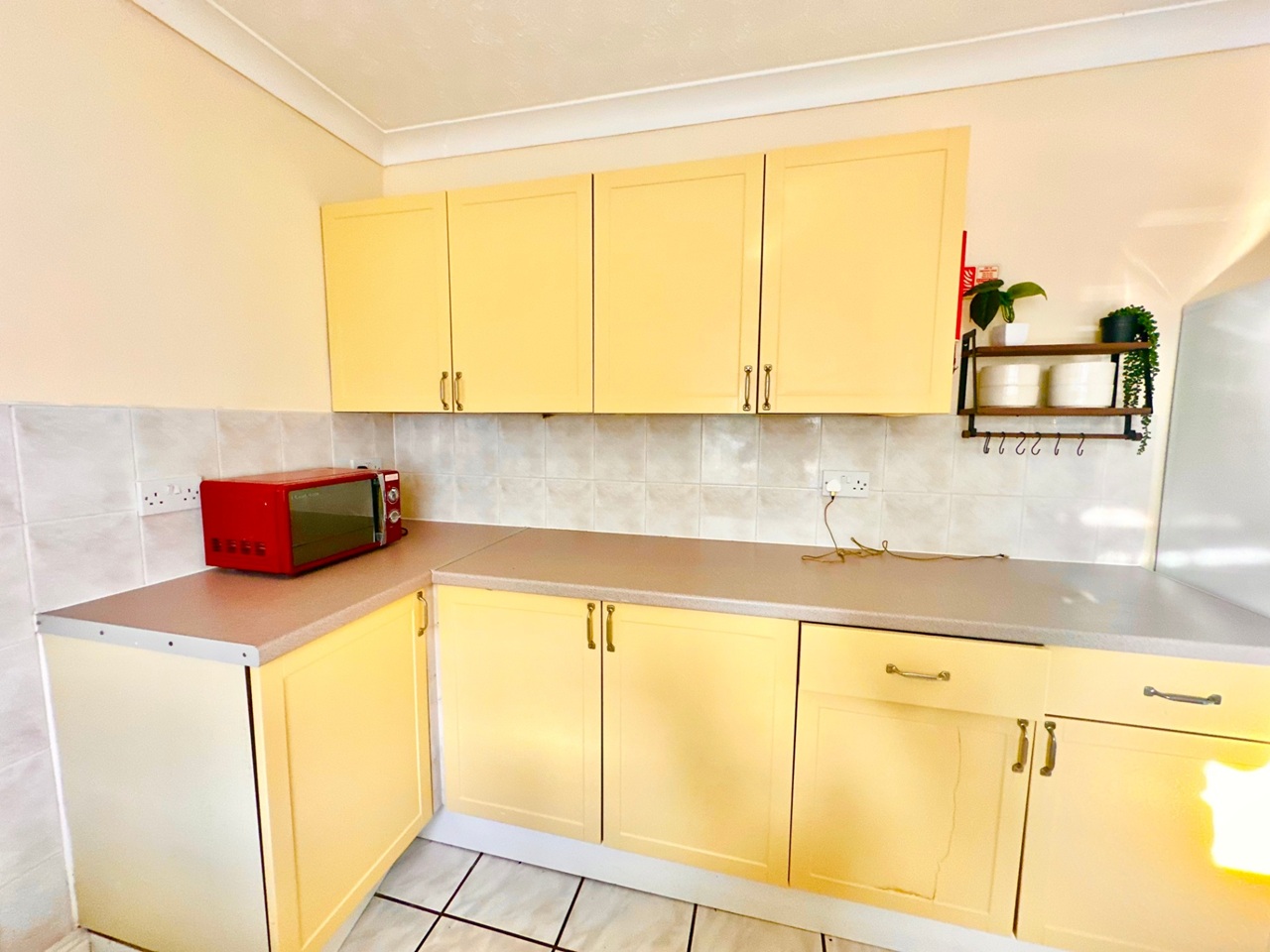 3 Bed Flat, Milton Road, SO15 photo 4