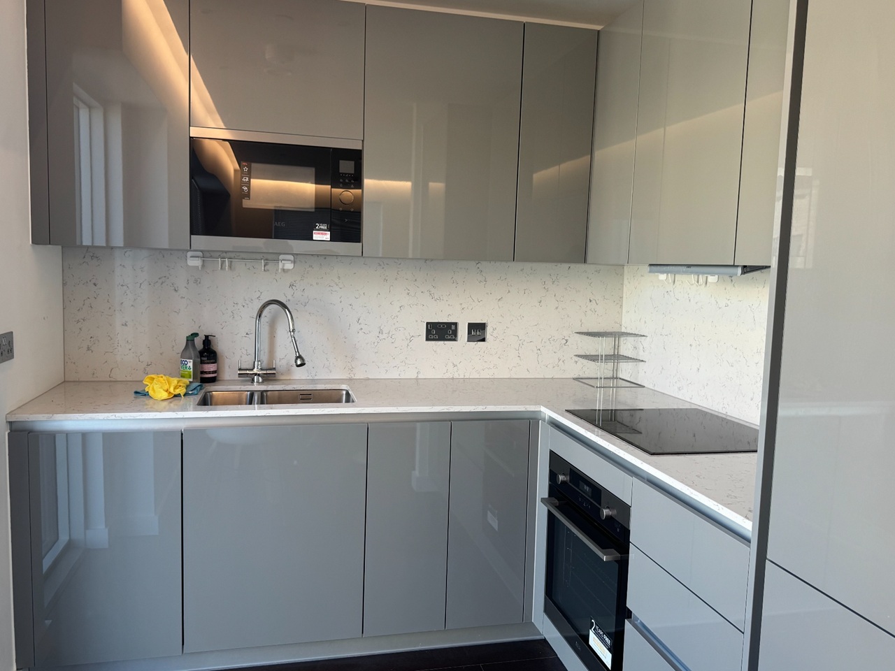 1 Bed Flat, Malthouse Road, SW11 photo 3