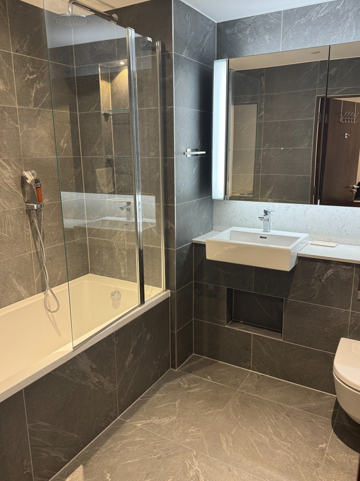 1 Bed Flat, Malthouse Road, SW11 photo 5