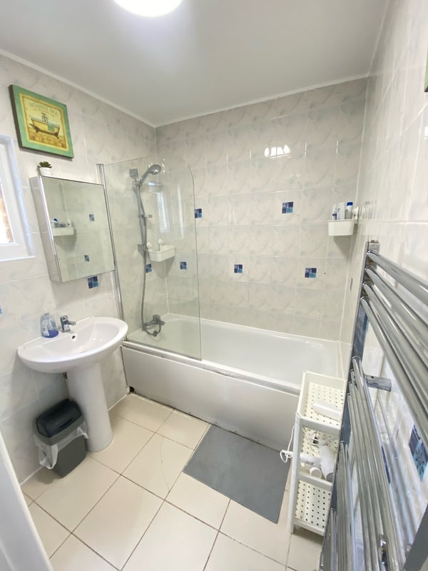 3 Bed Flat, Stangate, SE1 photo 5