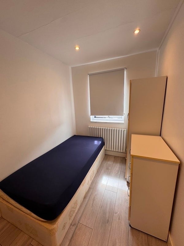 3 Bed Flat, Stangate, SE1 photo 3