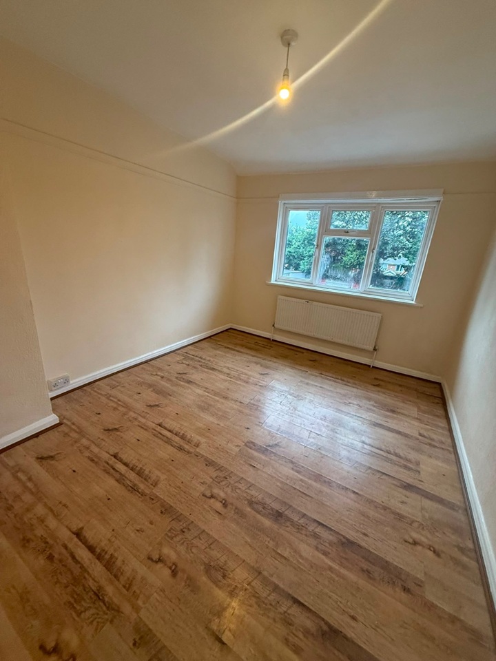 3 Bed Semi-Detached House, Hawthorn Road, B44