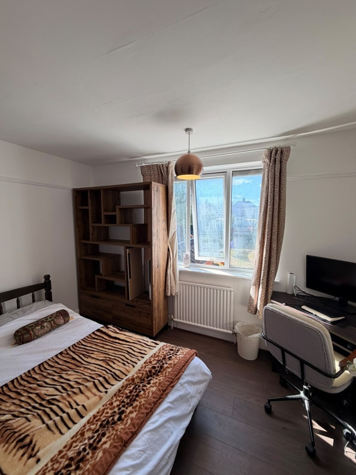 Room in a Shared House, White Road, OX4