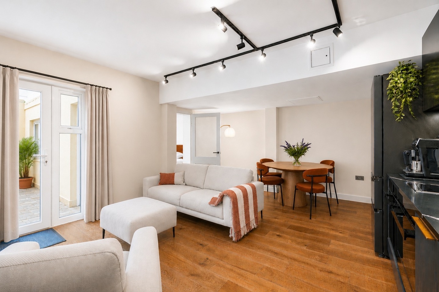 2 Bed Flat, Lansdowne Place, BN3 photo 3