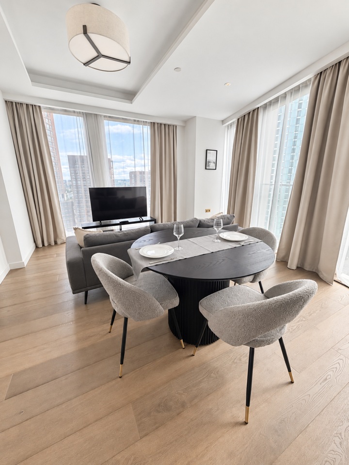 3 Bed Flat, Carnation Way, SW8