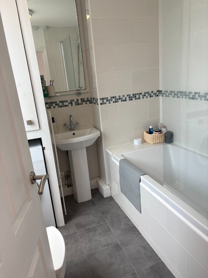 2 Bed Flat, Sillwood St, BN1 photo 5