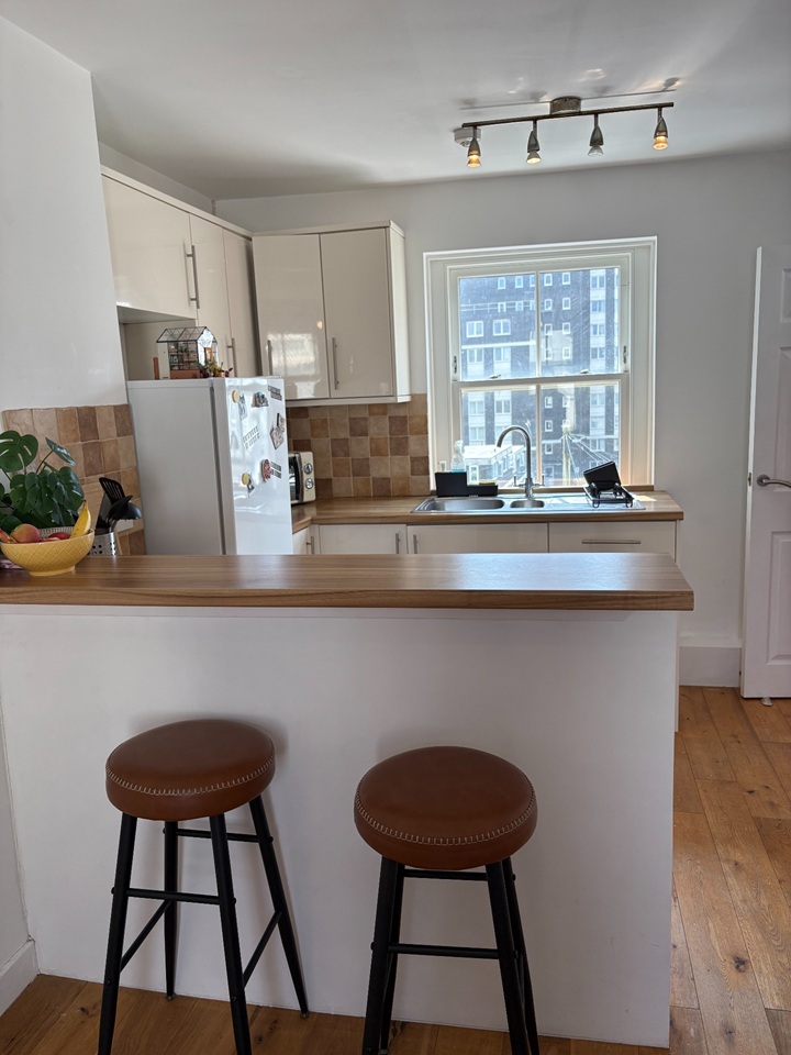 2 Bed Flat, Sillwood St, BN1 photo 3