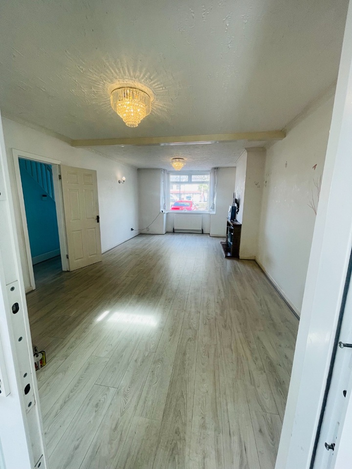 4 Bed Terraced House, Ansty Road, CV2 photo 2