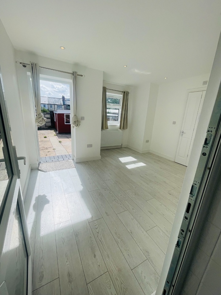 4 Bed Terraced House, Ansty Road, CV2 photo 3