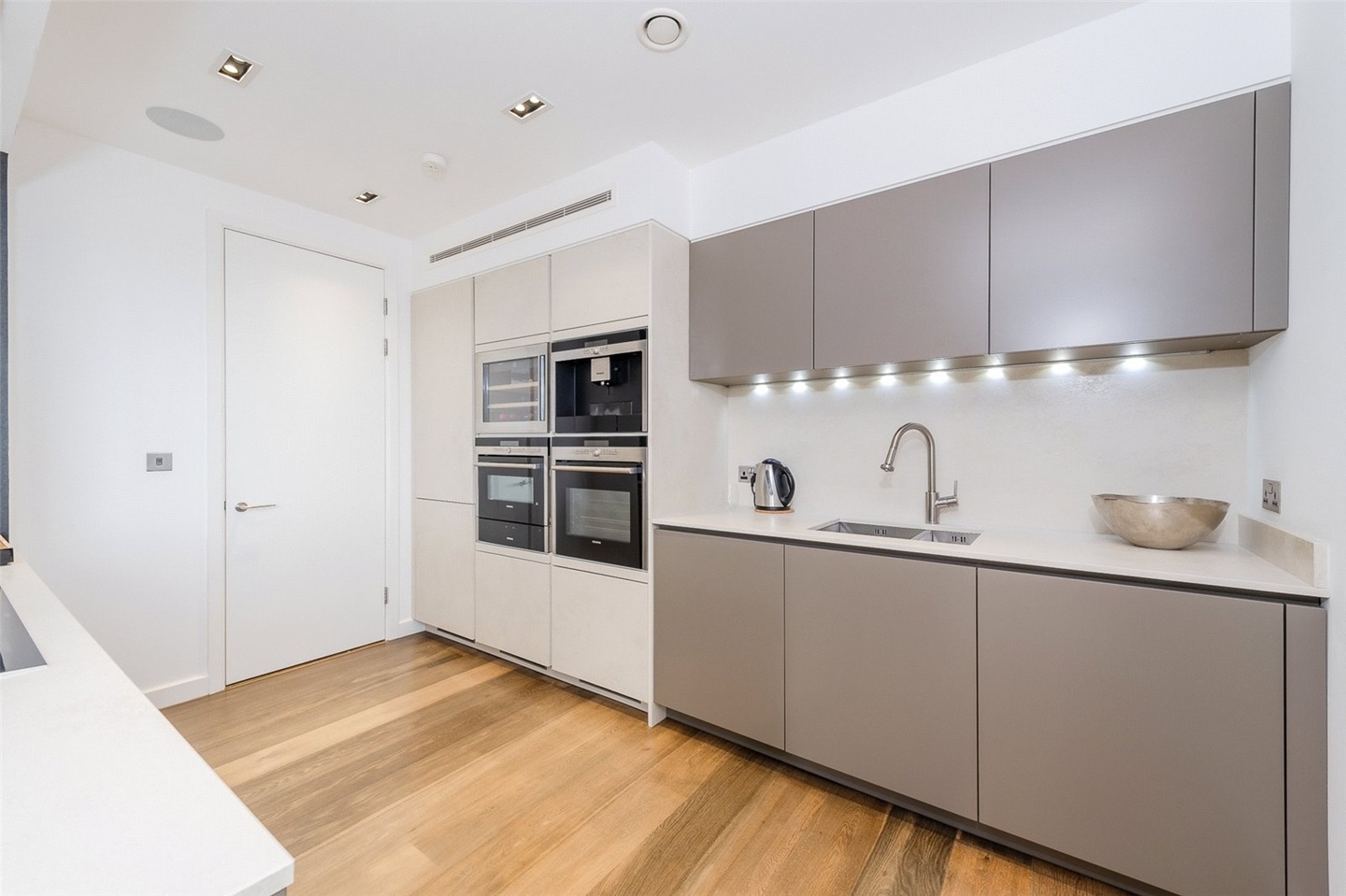 3 Bed Penthouse, Leman Street, E1 photo 3