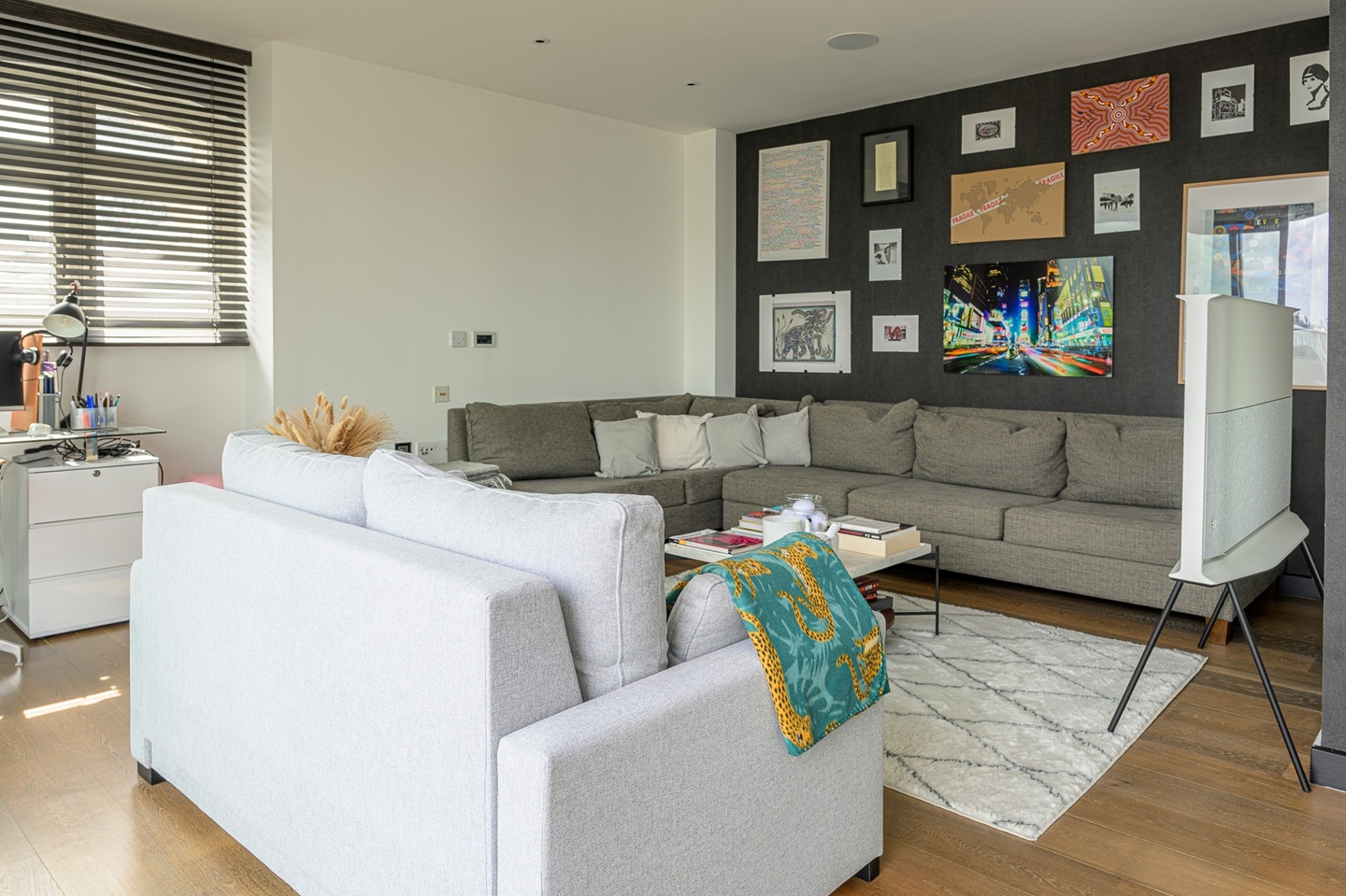 3 Bed Penthouse, Leman Street, E1 photo 5