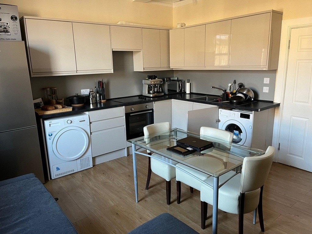 1 Bed Flat, Leith Walk, EH6 photo 2