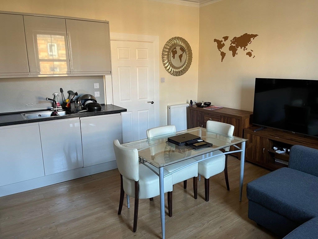 1 Bed Flat, Leith Walk, EH6 photo 3