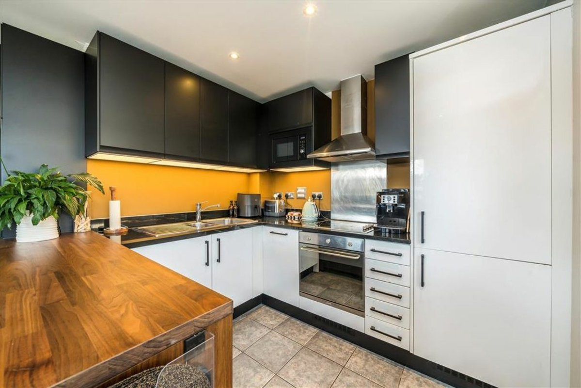 2 Bed Flat, Southwark Bridge Road, SE1 photo 5