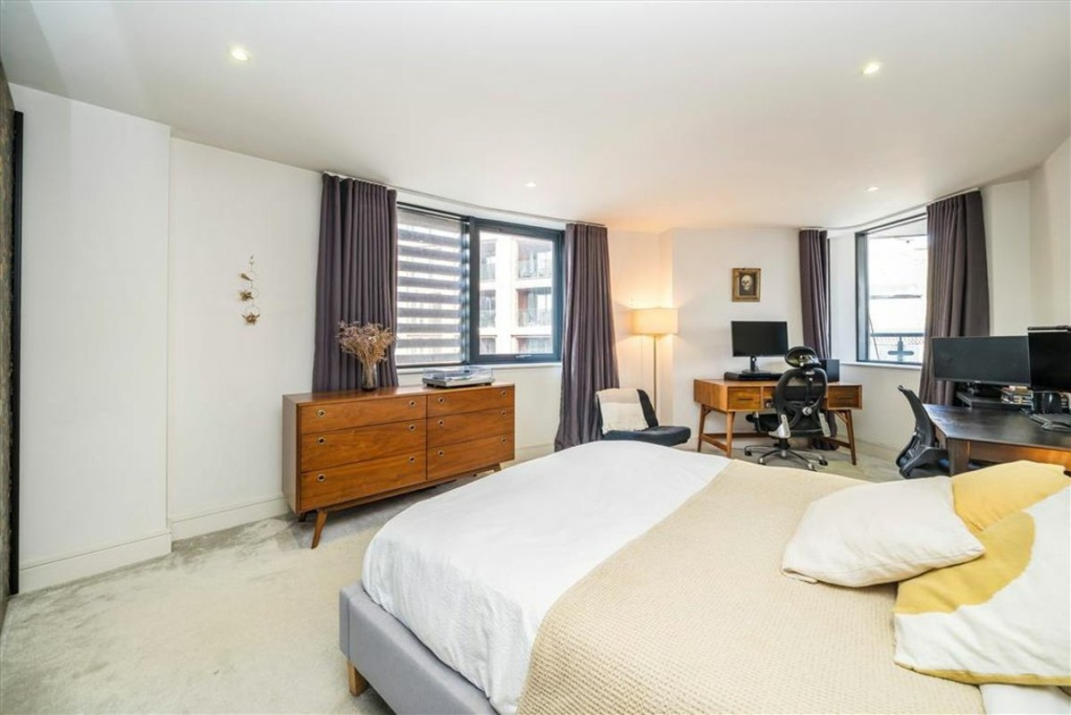 2 Bed Flat, Southwark Bridge Road, SE1 photo 2
