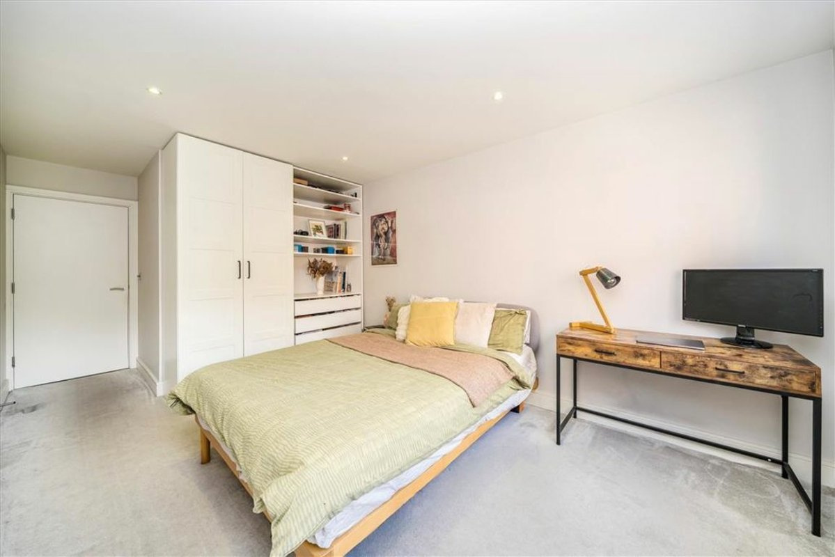 2 Bed Flat, Southwark Bridge Road, SE1 photo 3