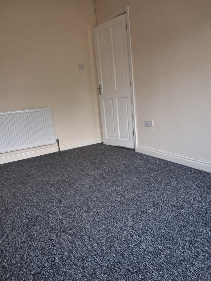 3 Bed Semi-Detached House, Dewsbury Grove, B42