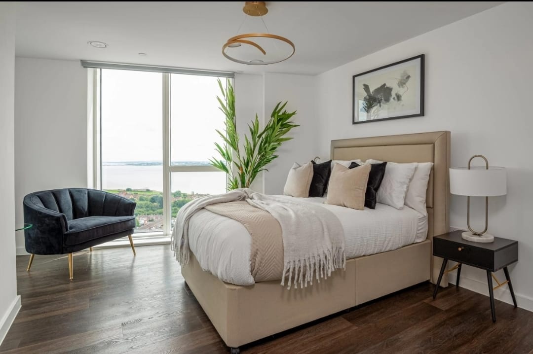2 Bed Flat, Birmingham, B15 photo 2
