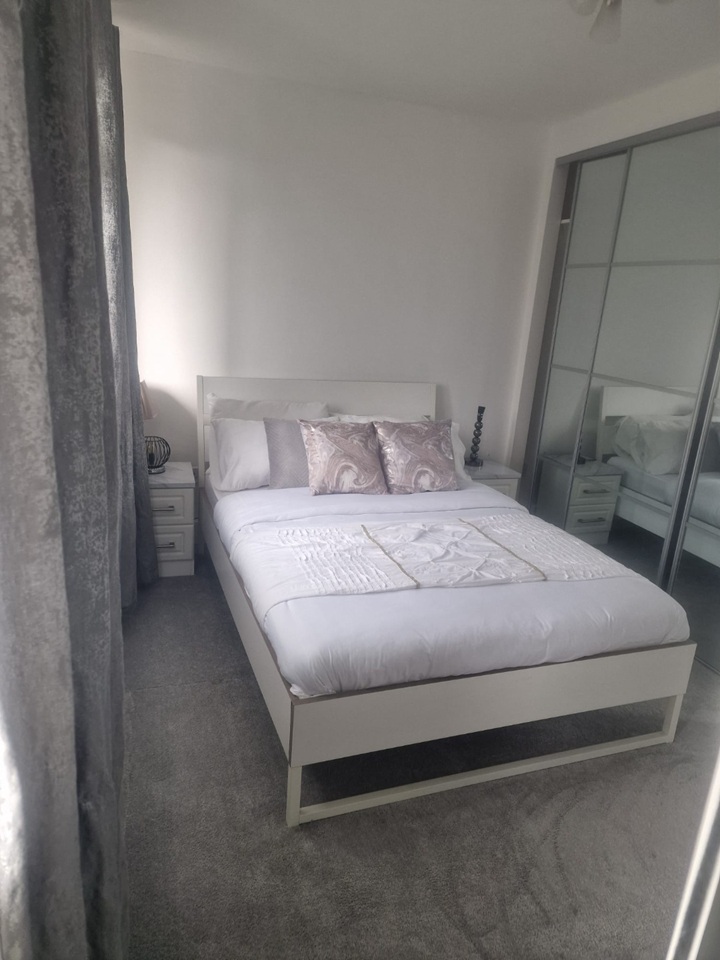 Room in a Shared House, The Grange, W14