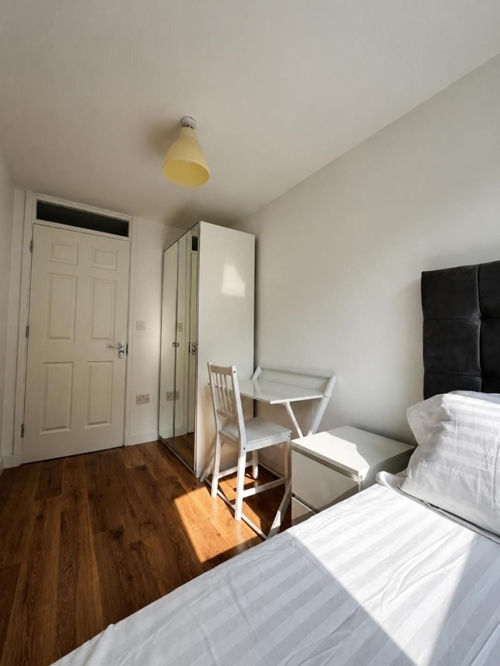 Room in a Shared Flat, Comeragh Road, W14 photo 2