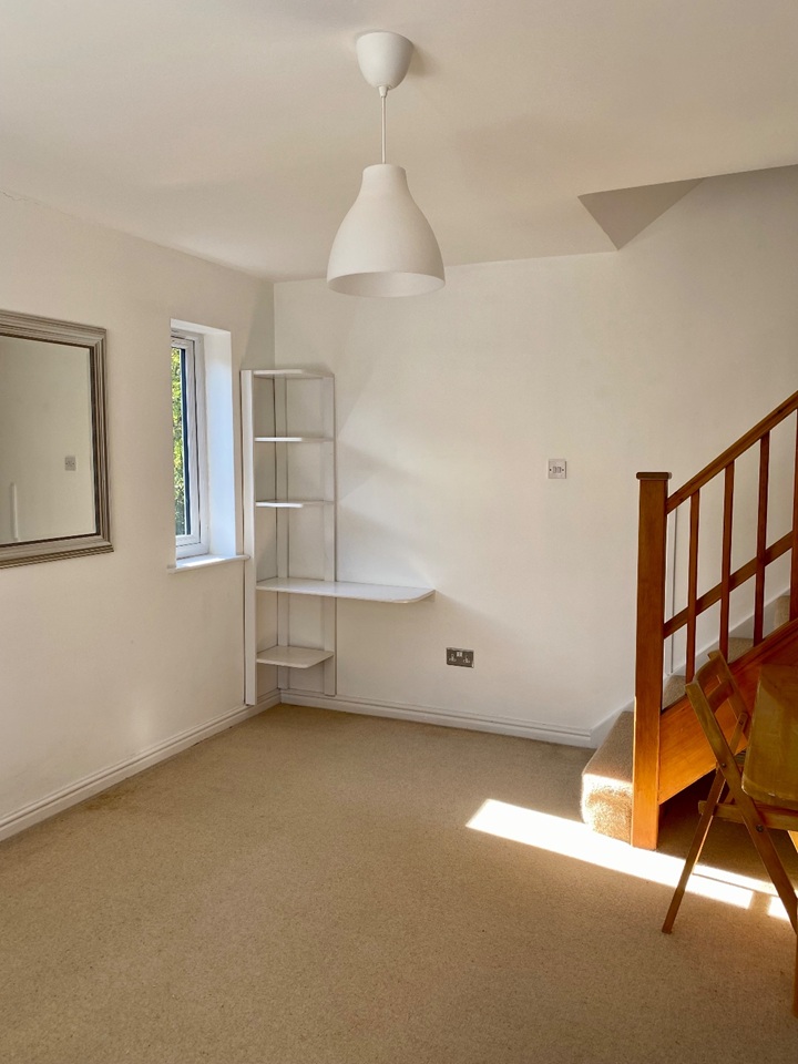 1 Bed End Terrace, Lucerne Close, CB1 photo 3