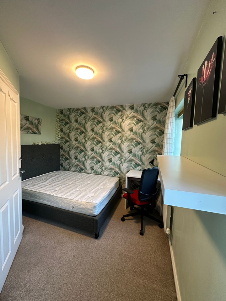 Room in a Shared House, Hexagon Close, M9