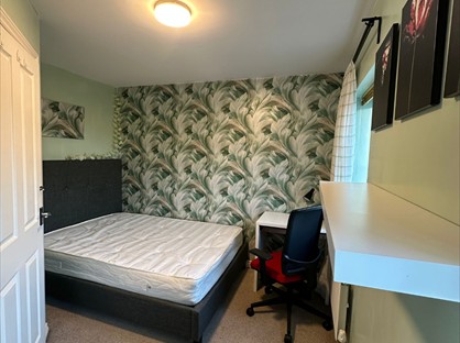 Room in a Shared House, Hexagon Close, M9