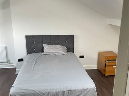 2 Bed Flat, Rochdale Road, BL9