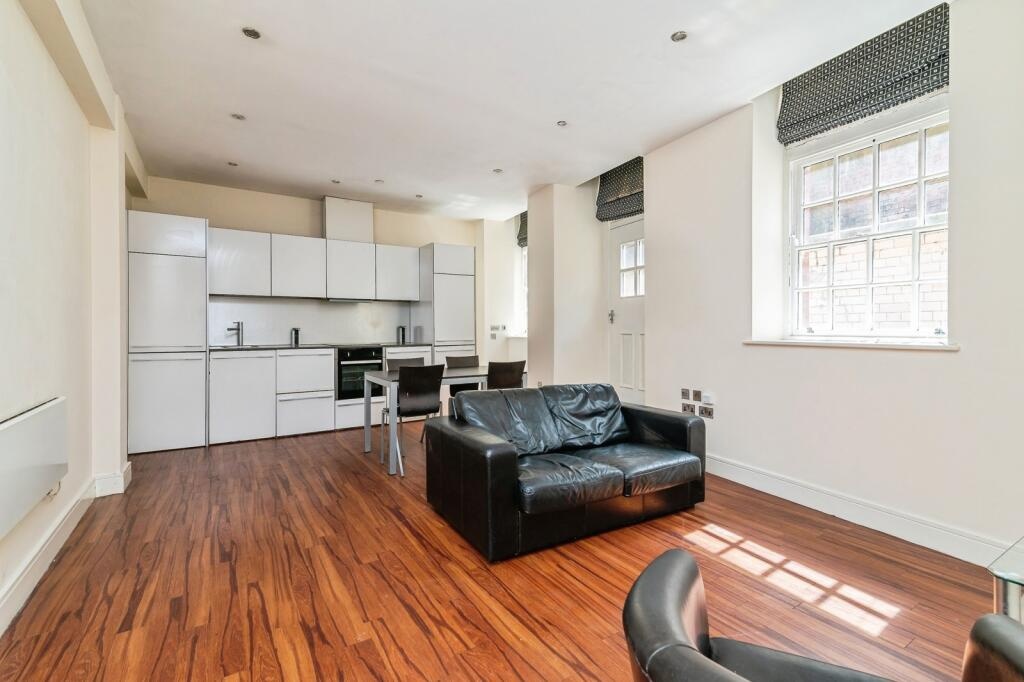 2 Bed Flat, The Ropewalk, NG1 photo 2