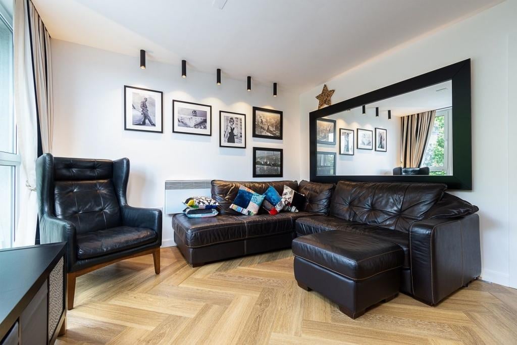 1 Bed Flat, Phoenix Way, SW18