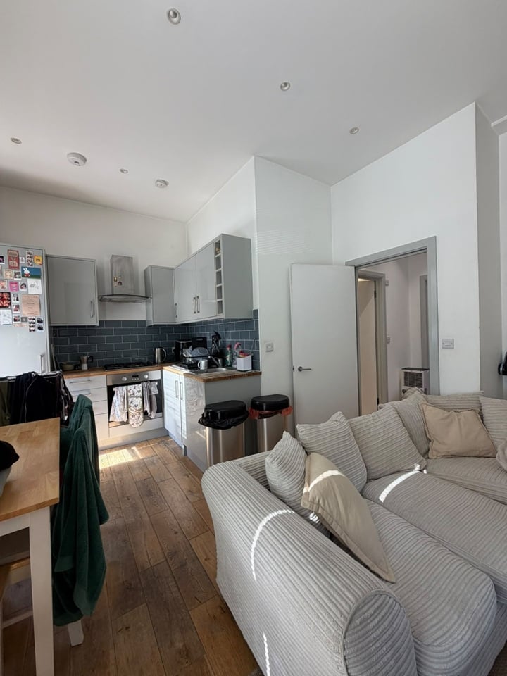 1 Bed Flat, Dorothy Road, SW11 photo 3