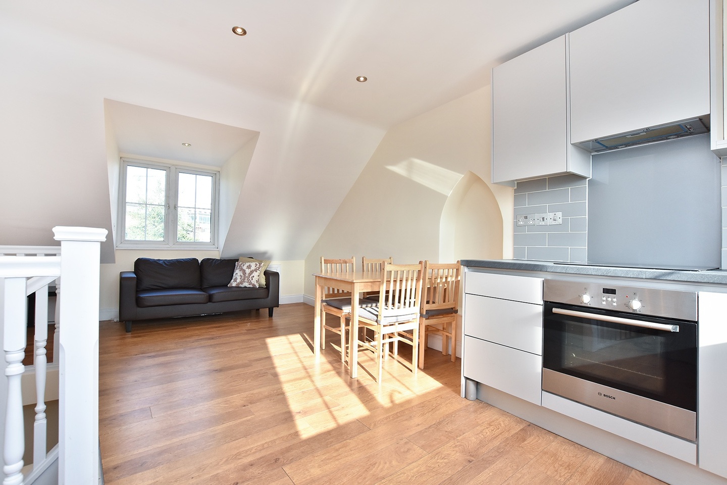 2 Bed Flat, Caledonian Road, N1 photo 3